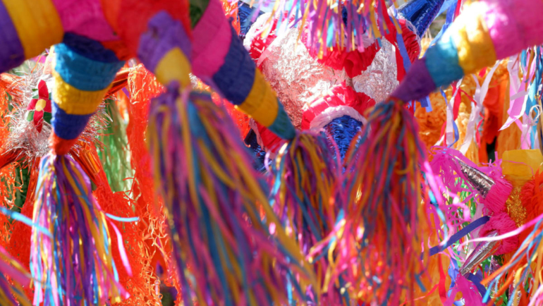 piñatas in mexico