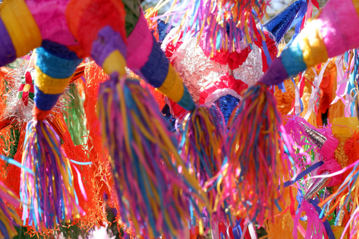 piñatas in mexico