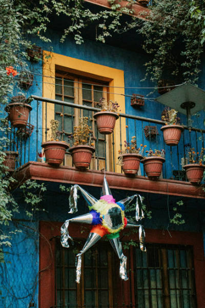 piñatas in mexico